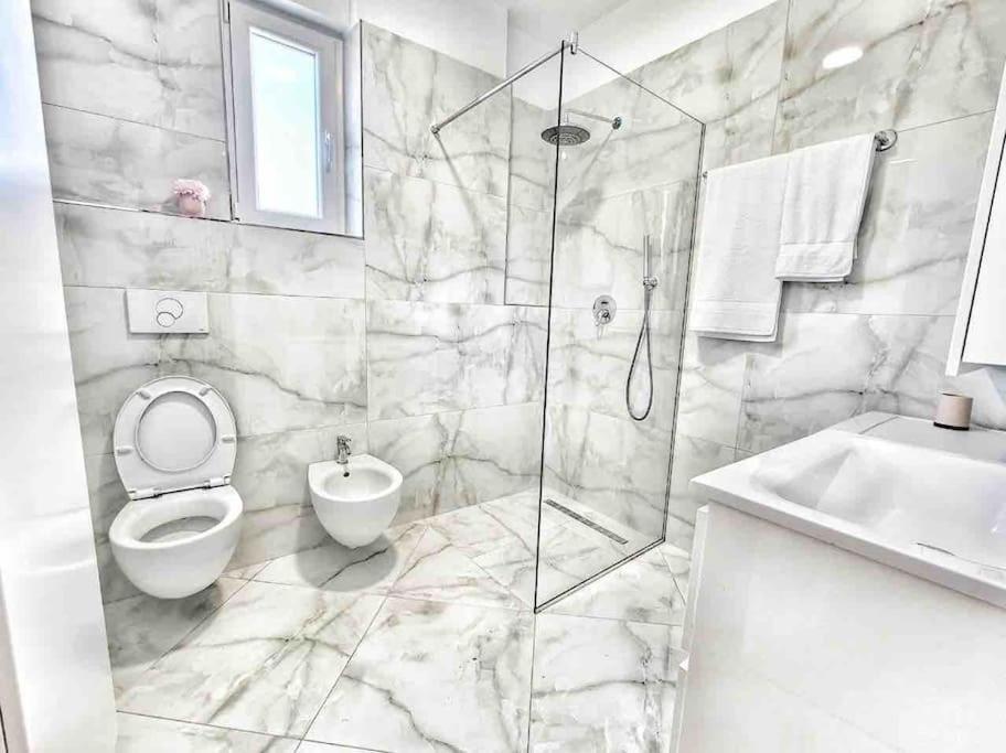 53° Bs Skanderbeg City Center Comfort ティラナ エクステリア 写真