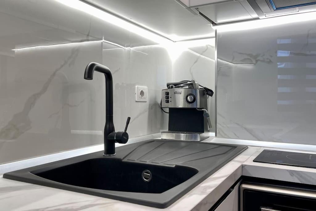 53° Bs Skanderbeg City Center Comfort ティラナ エクステリア 写真